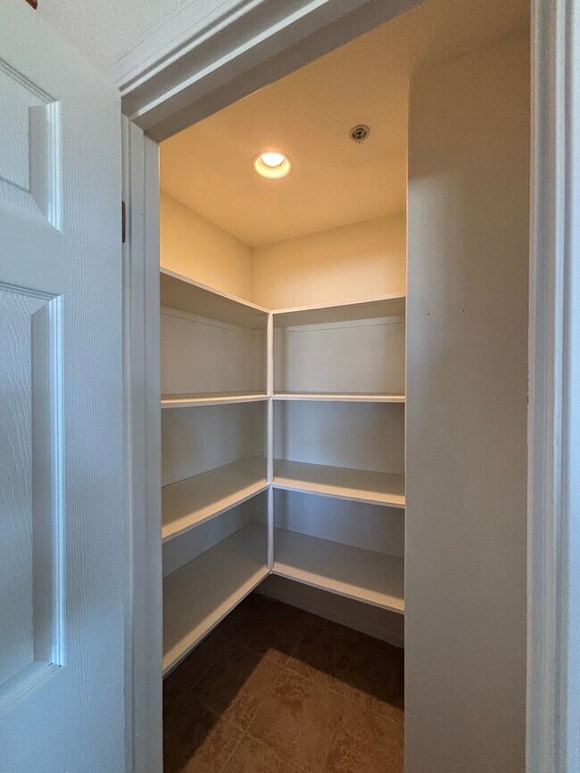 Building Photo - P32000