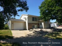 Building Photo - 2 Bedroom 1 Bath Duplex