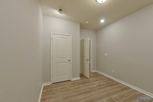 Building Photo - 10685 Bent Brook Dr