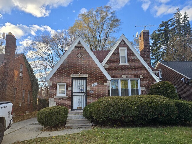 Primary Photo - 11381 Whitehill St