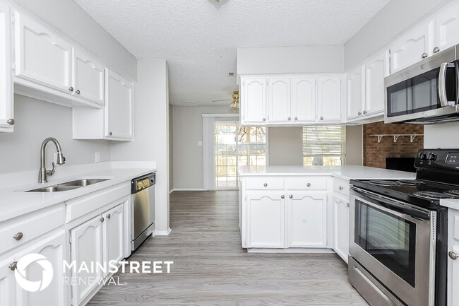 Building Photo - 3409 Pembroke Pl