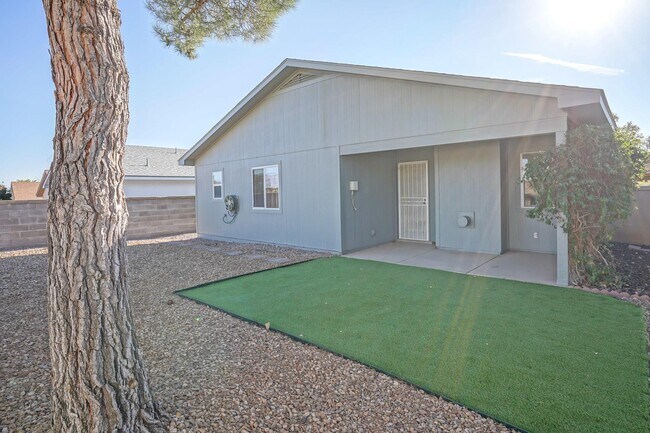 Building Photo - 3146 Chama Meadows Dr NE