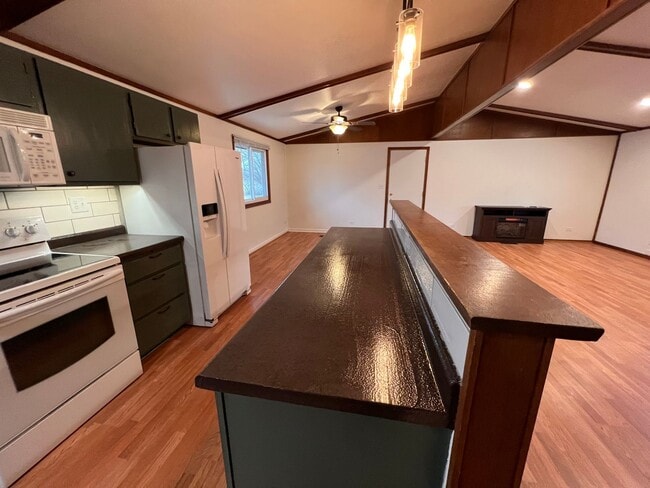 Building Photo - $2,300 | 5 Bedroom, 2 Bathroom HOUSE | Pet...