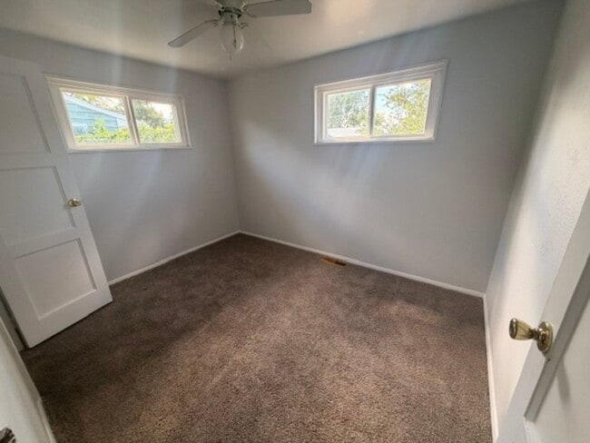 Building Photo - 2635 Desmet Dr