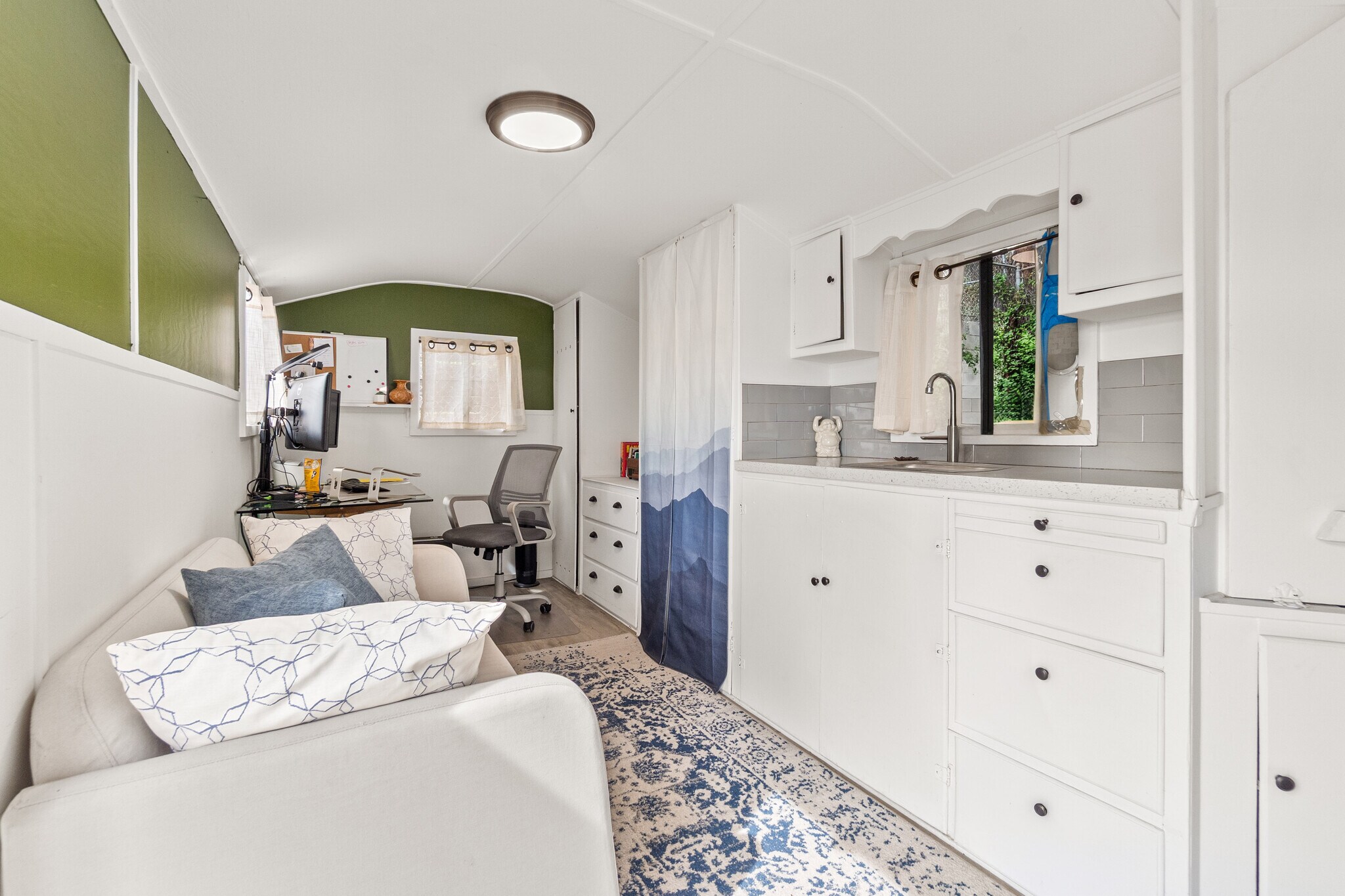 Bonus space - 529 Isabel St