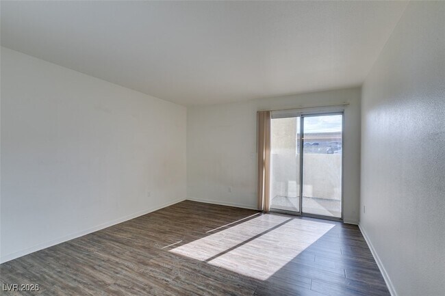 Building Photo - 698 S Racetrack Rd