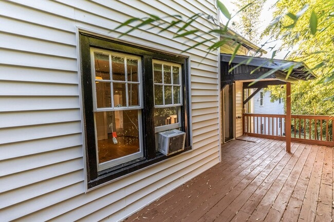 Building Photo - 213 Todd Ave