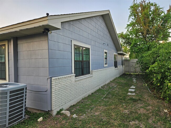 Building Photo - 6446 Brookside Dr