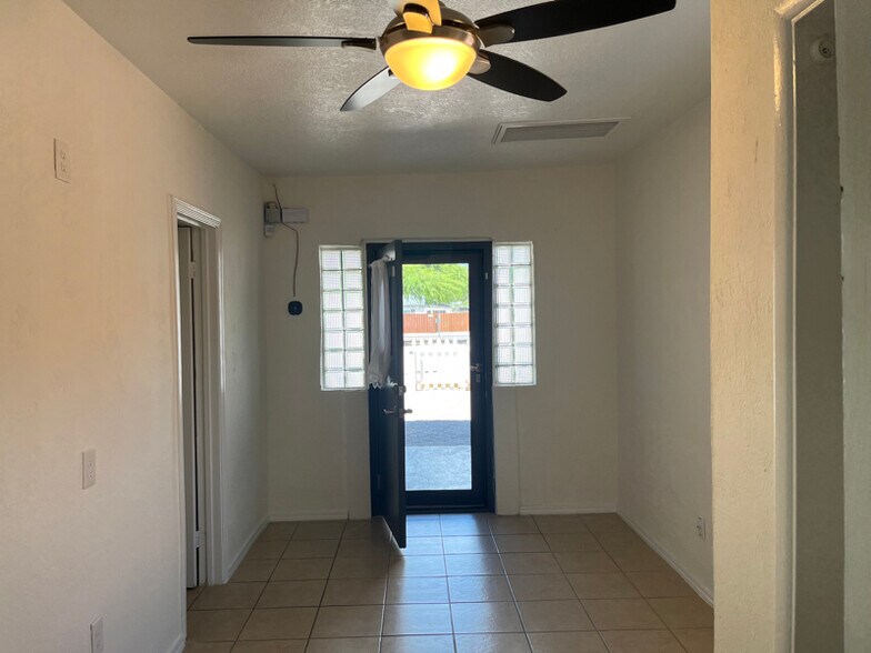 Building Photo - 3560 E Cody St