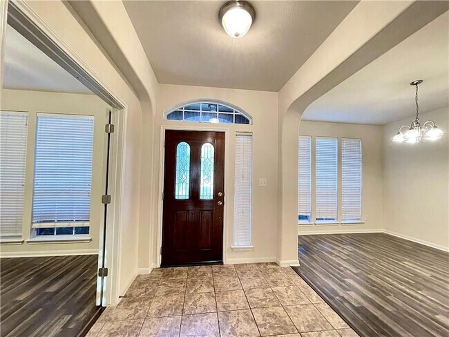 Building Photo - 906 Mesquite Hollow Pl
