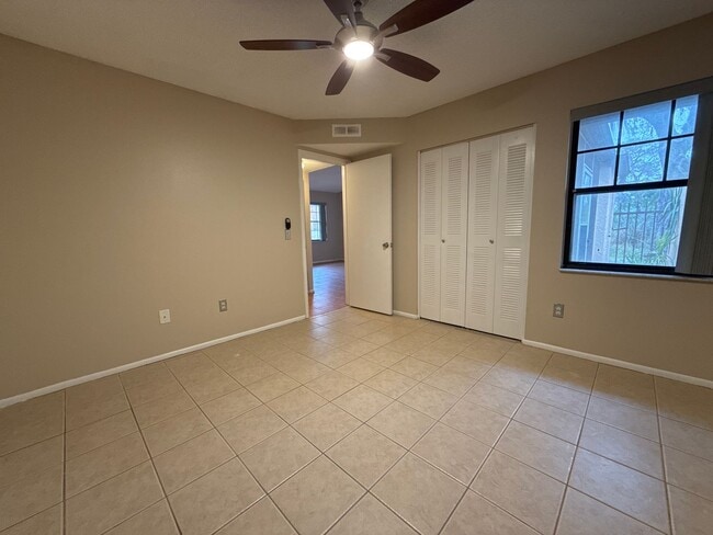 Building Photo - Easy Maintenance 2 Bedroom 2 Bath!