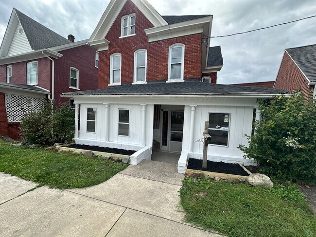 Building Photo - 304 Poplar St