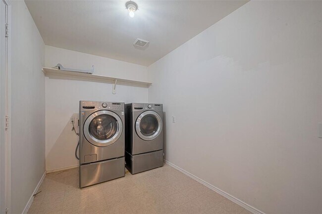 Building Photo - 3927 Flatwood Dr