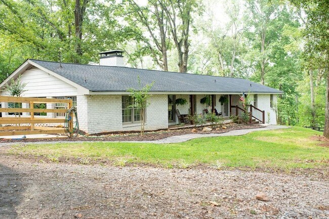 Building Photo - 728 S McCollum Dr