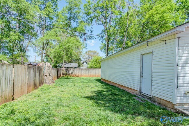 Building Photo - 1605 McCullough Ave NE