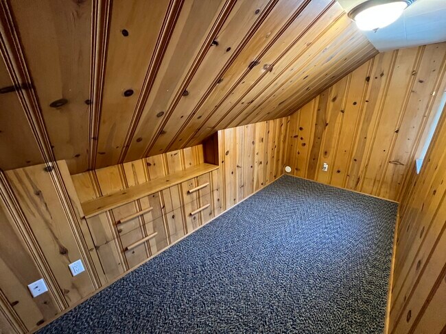 Building Photo - 114 10 1/4 St SE