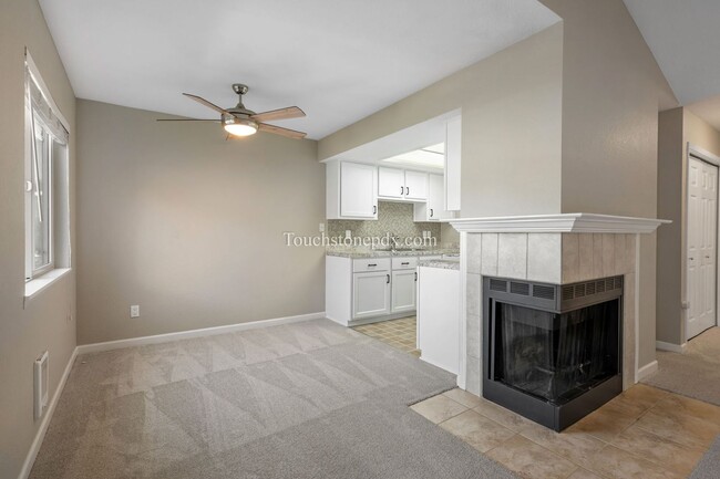 Building Photo - Updated 1BR, 1BA Condo in Murray Hill