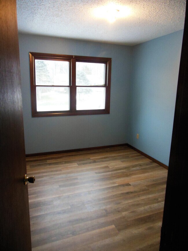 Bedroom 3 - 17 Kingman St