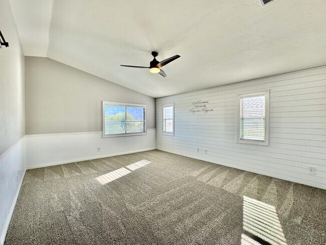 Building Photo - 12768 N Lantern Way