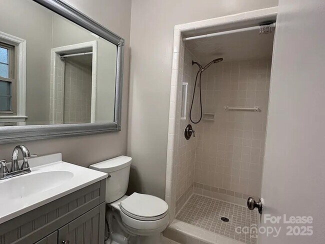 Building Photo - 5925 Quail Hollow Rd