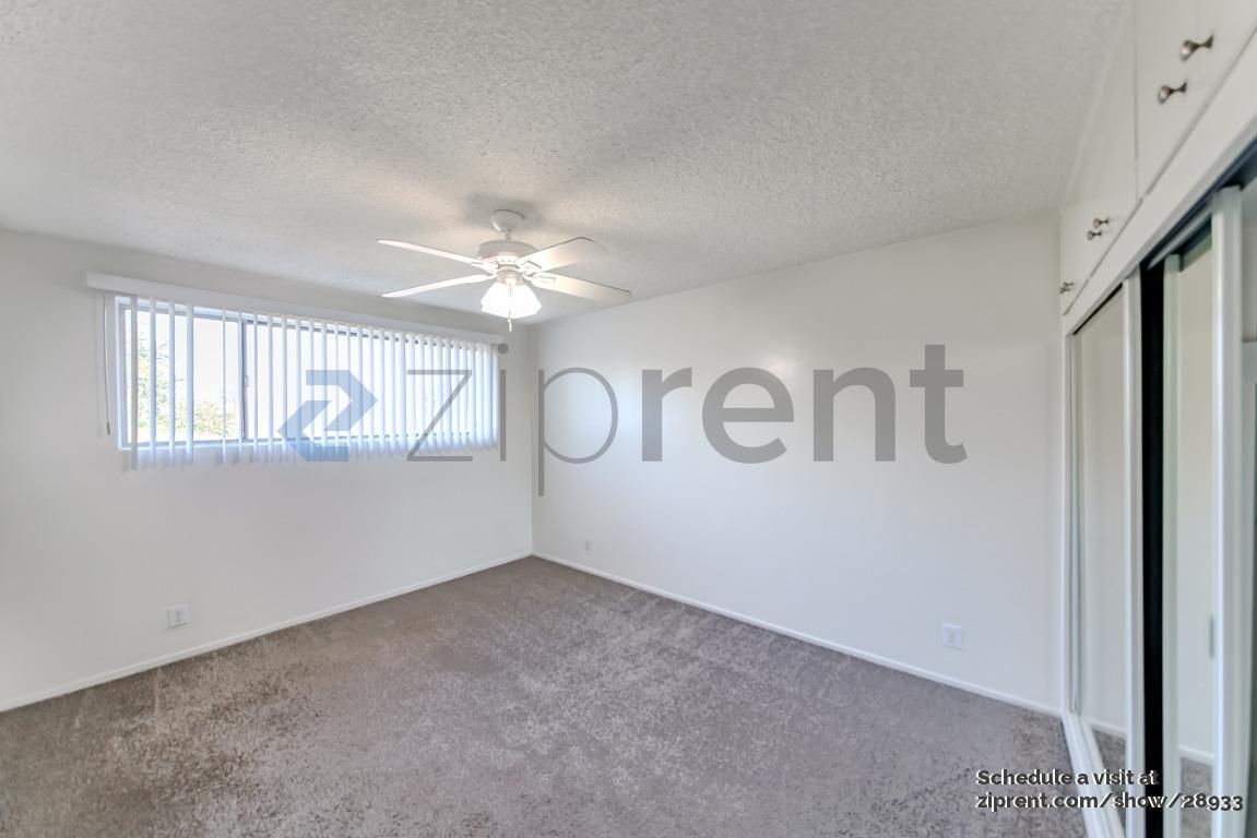 Building Photo - Unit 4