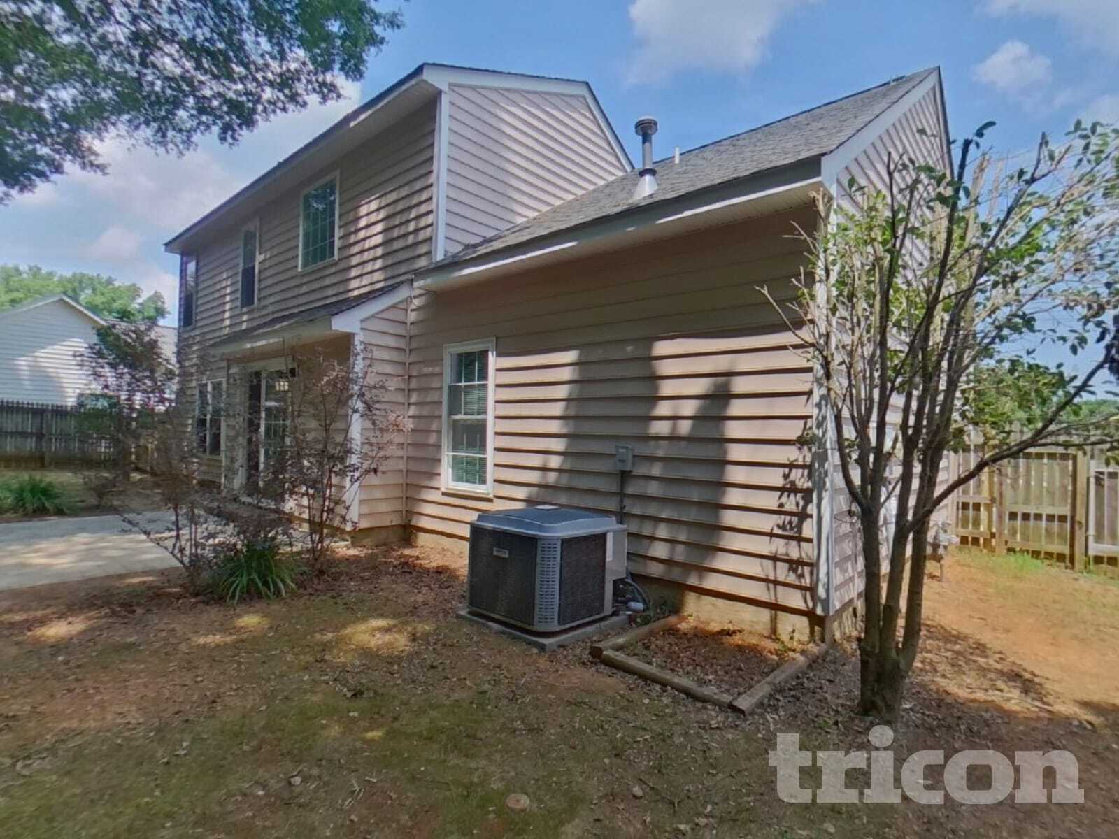 Building Photo - 701 Barbee Farm Dr