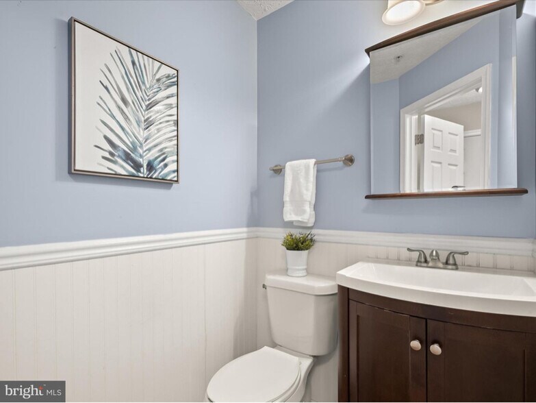 Building Photo - 10 Ironstone Ct