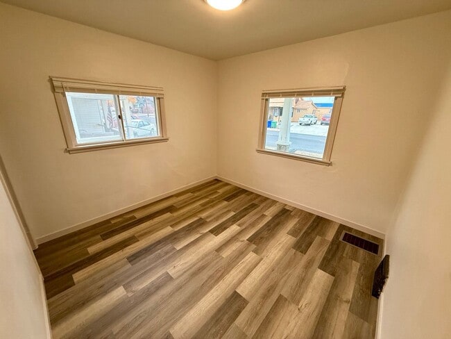 Building Photo - Approved Applicant - 2 Bedroom Newly Remod...