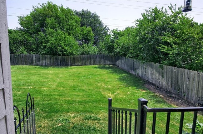 Building Photo - 5501 Bradford Pear Ln
