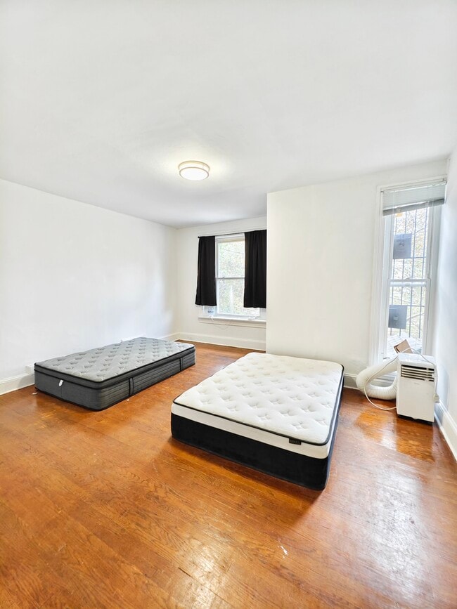 Building Photo - 413 N 33rd St