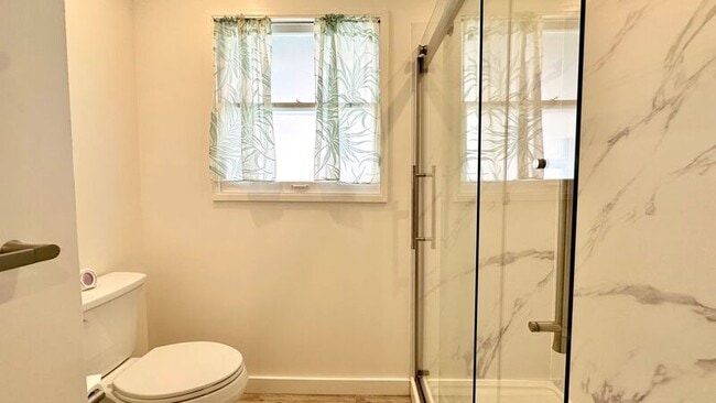 Building Photo - 2340 University Ave