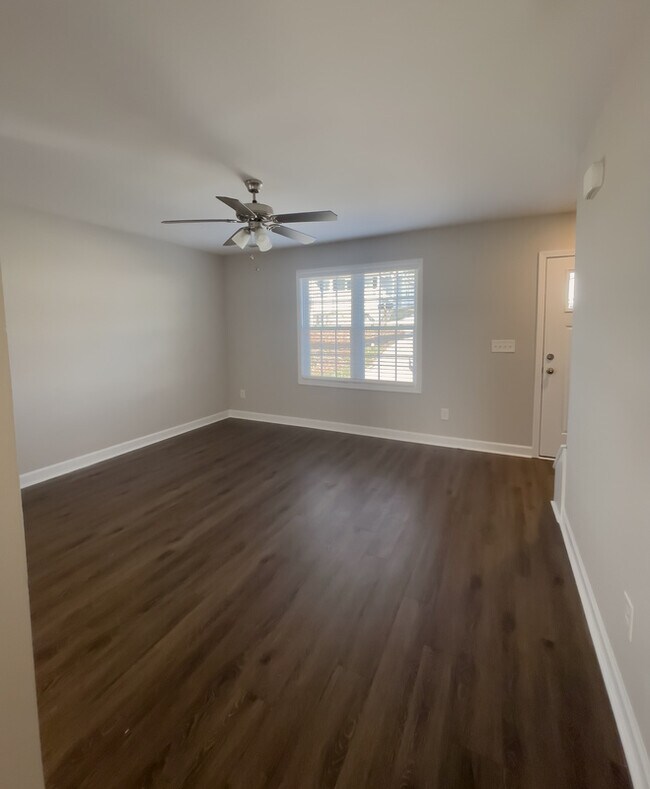 Building Photo - 723 Pine St