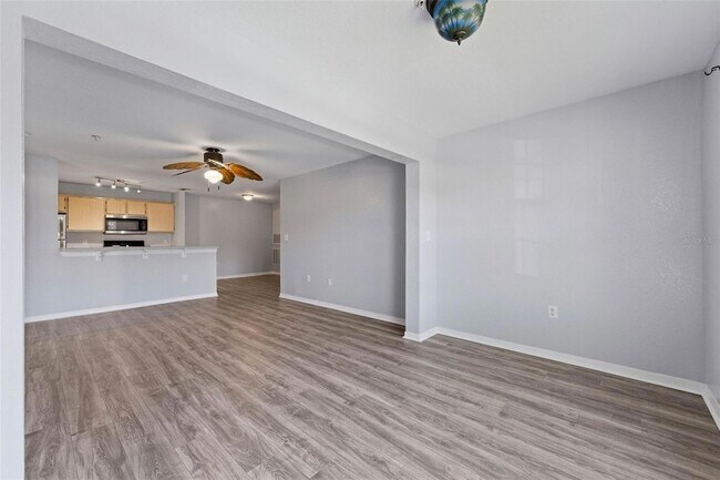 Building Photo - 5479 Vineland Rd