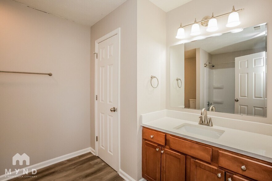 Building Photo - 115 Thistle Wood Dr