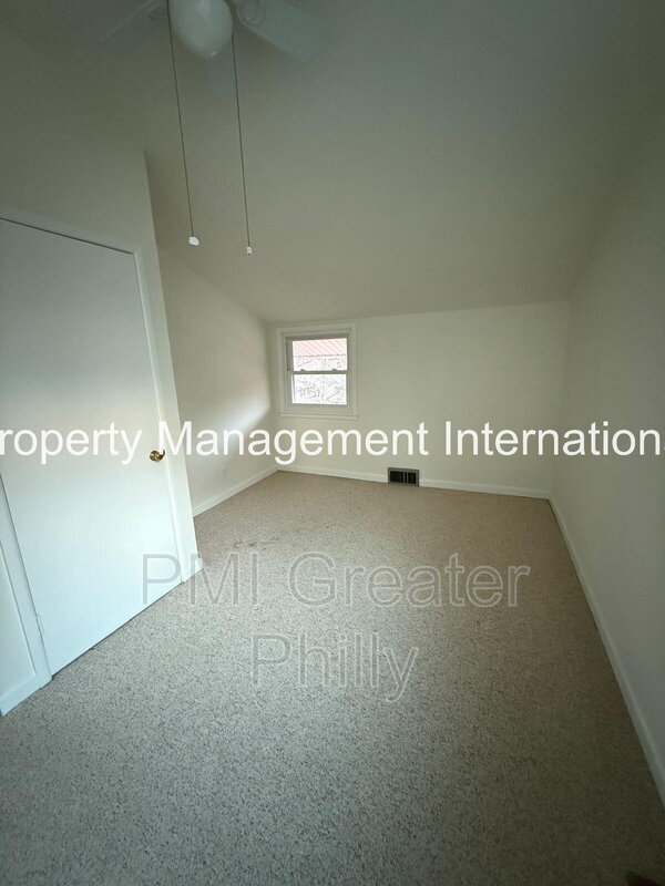 Building Photo - 864 Beechwood Rd