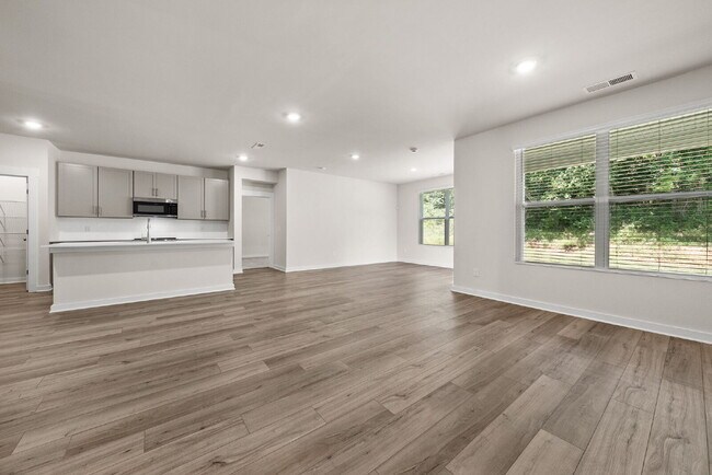 Building Photo - Spacious, Modern Ranch in Rossview!