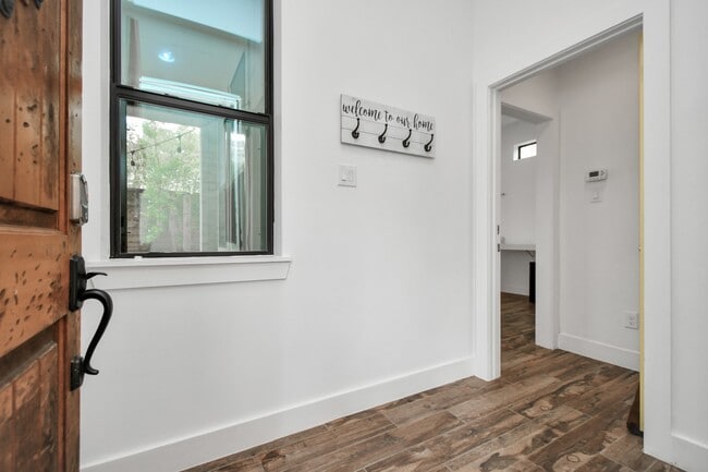 Building Photo - 1705 Dunlavy St
