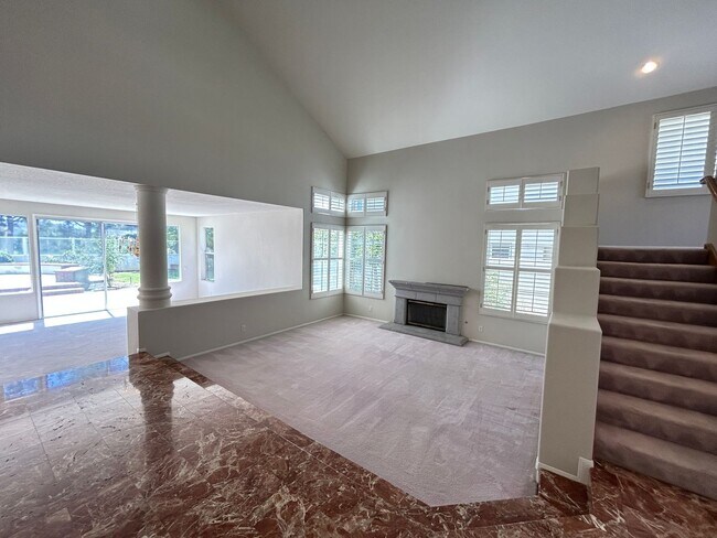 Building Photo - 8132 E Hillsdale Dr