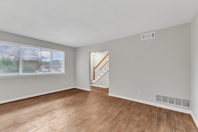 Building Photo - 2 Bedroom Walking Distance to NCSU!