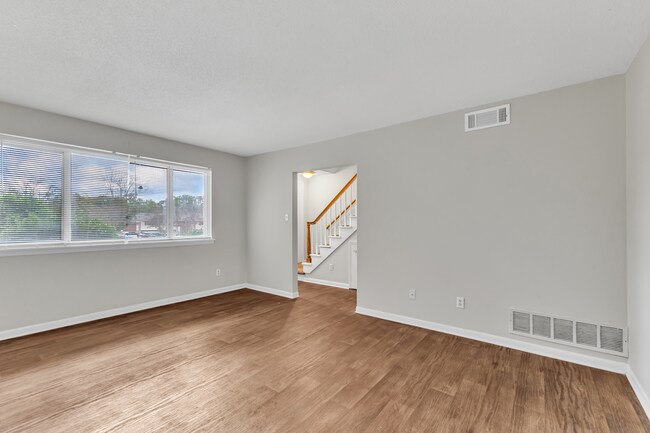Building Photo - 2/2.5 Walking Distance to NC State