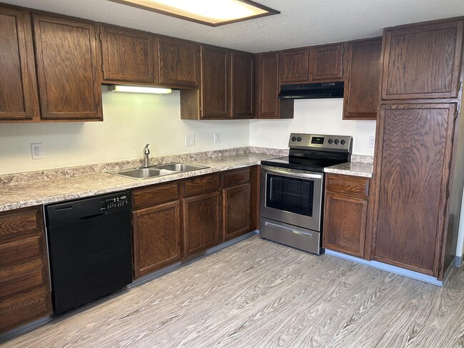 Building Photo - 778 Moccasin Trail