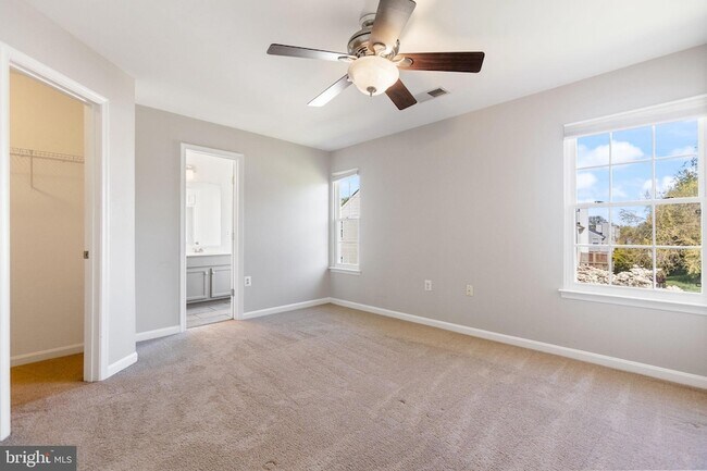 Building Photo - 104 Frazer Dr
