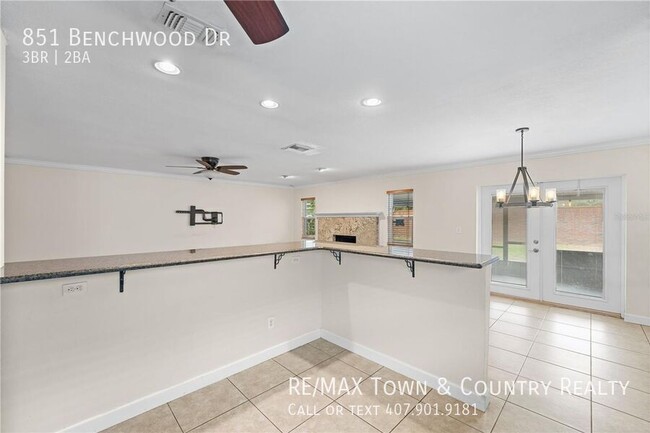 Building Photo - 851 Benchwood Dr
