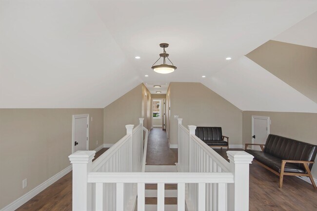 3rd Floor Lounge - 1238 S Bonnie Brae St