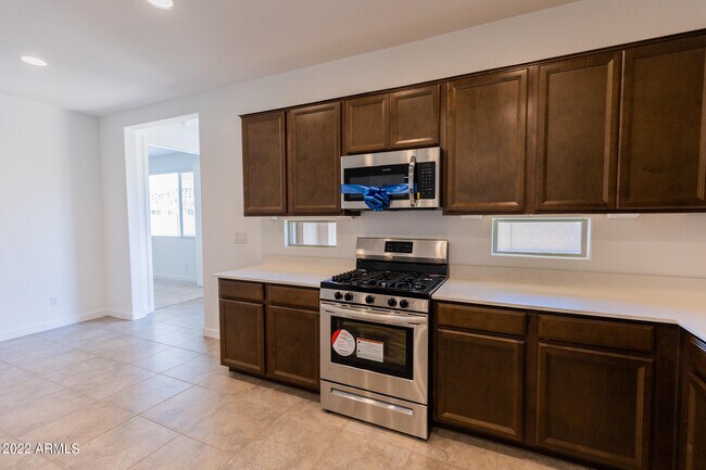 Building Photo - 9323 W Glenrosa Ave