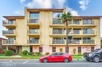 Building Photo - 2015 E Broadway