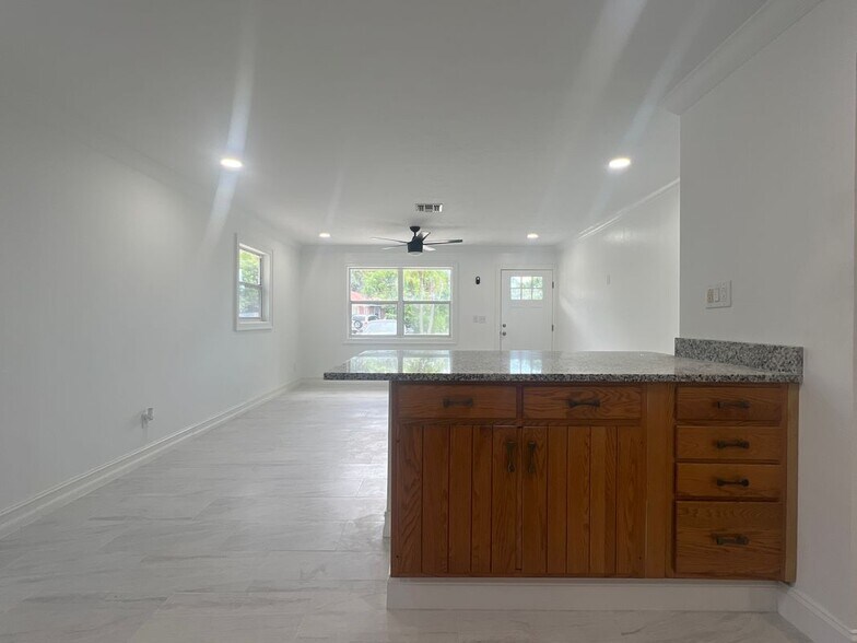 Building Photo - 12113 Fuller Ln