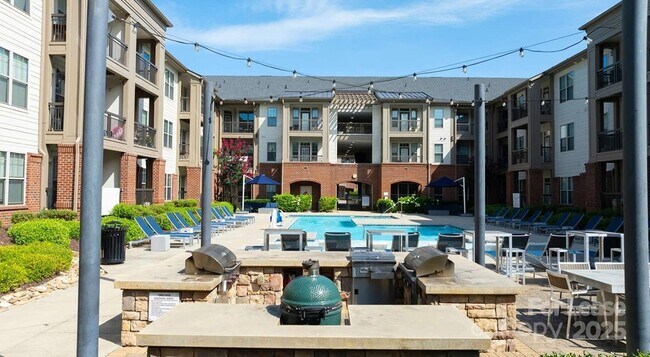 Building Photo - 10624 Parrish St