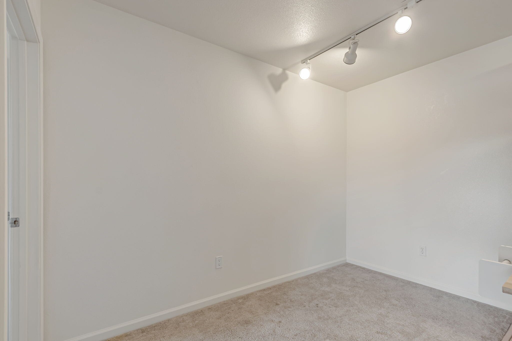 Building Photo - 3128 Loma Verde Dr