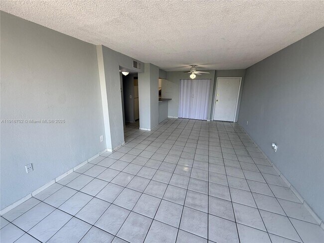 Building Photo - 310 Fontainebleau Blvd